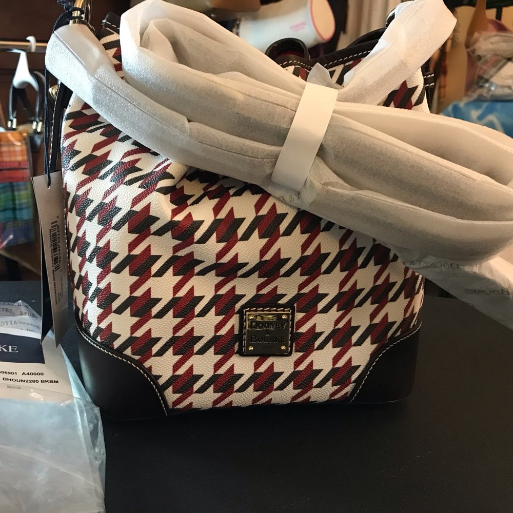 Dooney & Bourke Houndstooth Drawstring Crossbody!! 😍 NWT!!